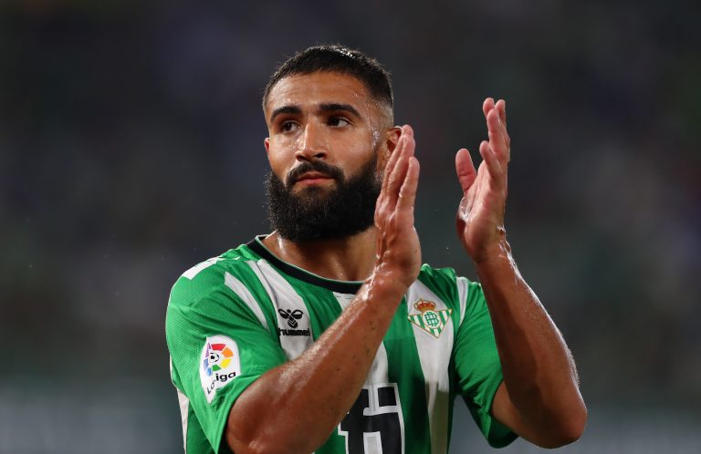 Nabil Fekir applauds