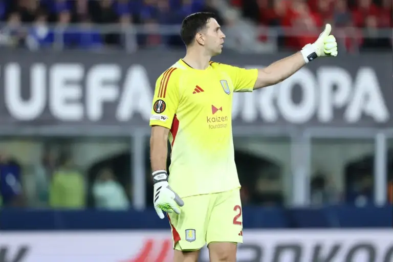 Emi Martínez injury update surfaces after Aston Villa scare