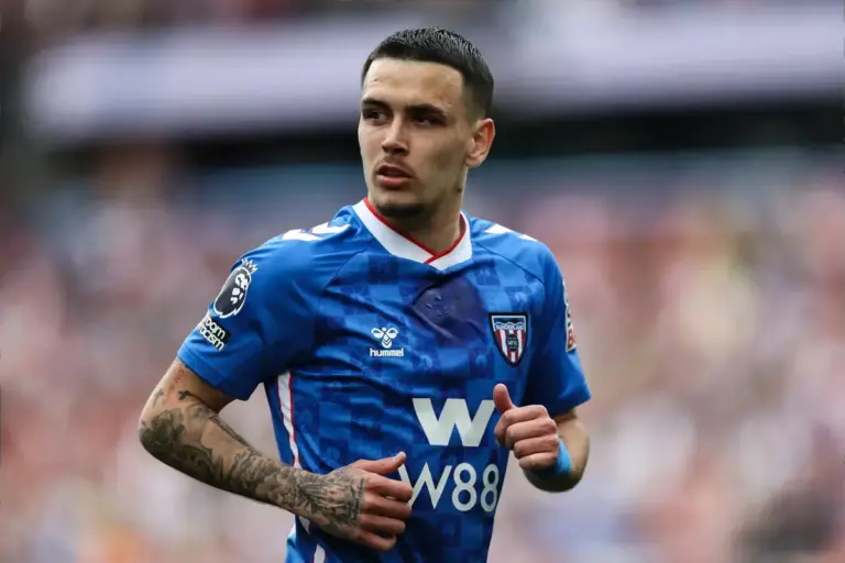 Aston Villa to battle Liverpool for Sunderland’s Enzo Le Fée