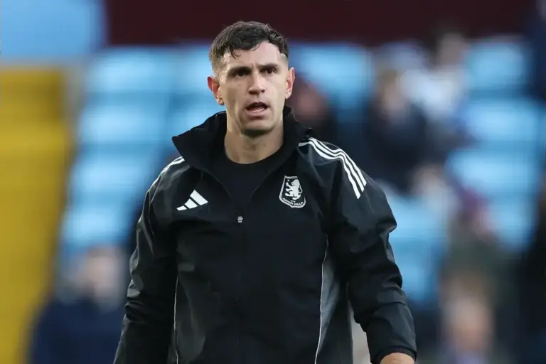 Aston Villa handed huge Emi Martinez twist as Juventus walk away