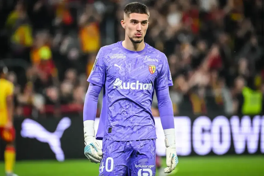 Aston Villa add two Ligue 1 goalkeepers to list of potential candidates to replace Emi Martínez