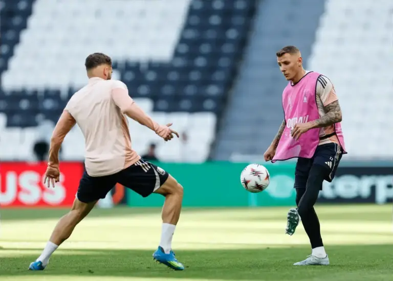 Digne demands Villa “be themselves” in Istanbul. “The 4-0 against Forest was a magic night”