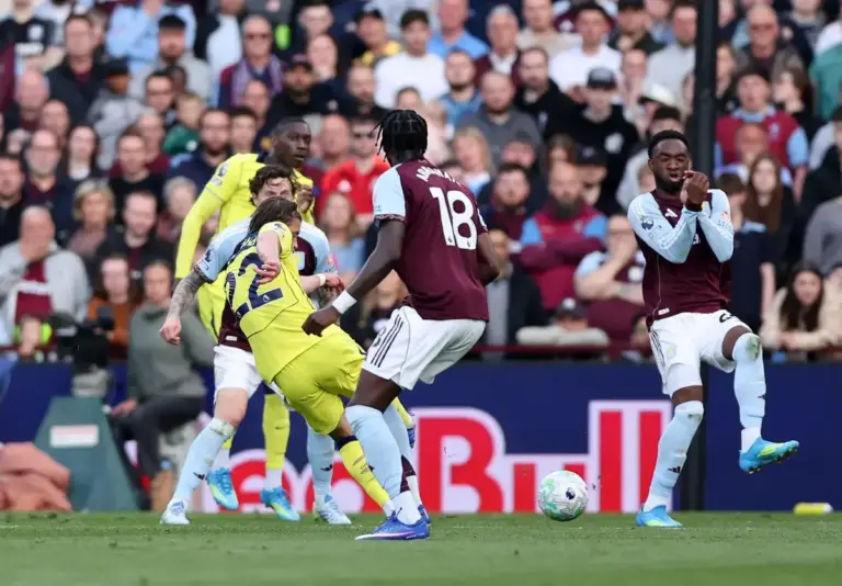 Martinez apologises after Tottenham horror show and Netflix film reveals the man behind the gloves