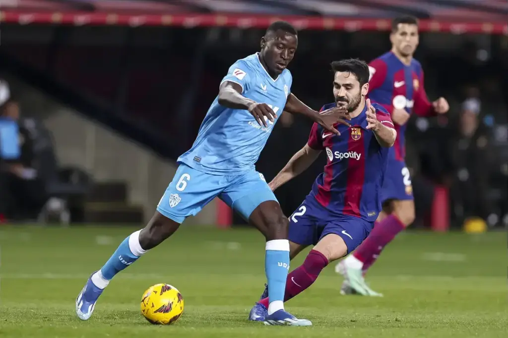 Aston Villa submit €17m offer for Dion Lopy. Emery’s “new Felipe Melo” from Almería