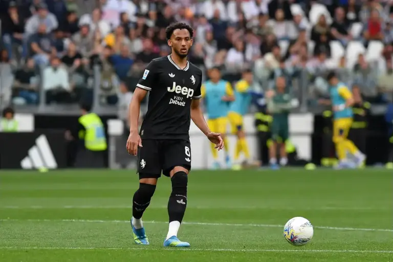 Juventus’ Lloyd Kelly emerges as potential option for Aston Villa