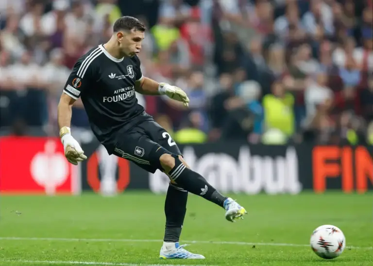 Emi Martinez reaches Juventus agreement as Aston Villa fee stance emerges