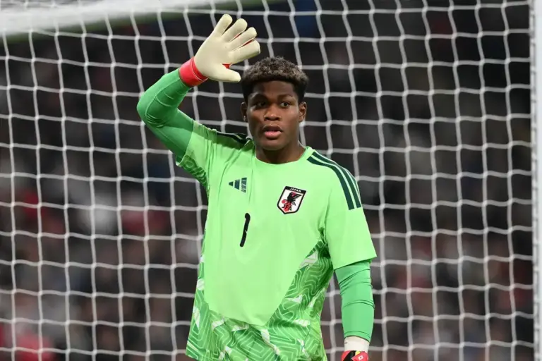Manchester United could hijack Aston Villa’s move for Martinez replacement Zion Suzuki