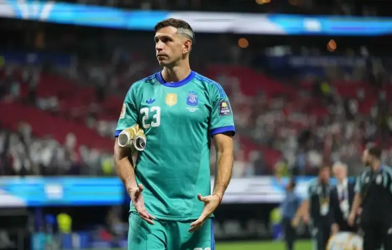 Martínez reaches final as Villa trio suffer England heartbreak