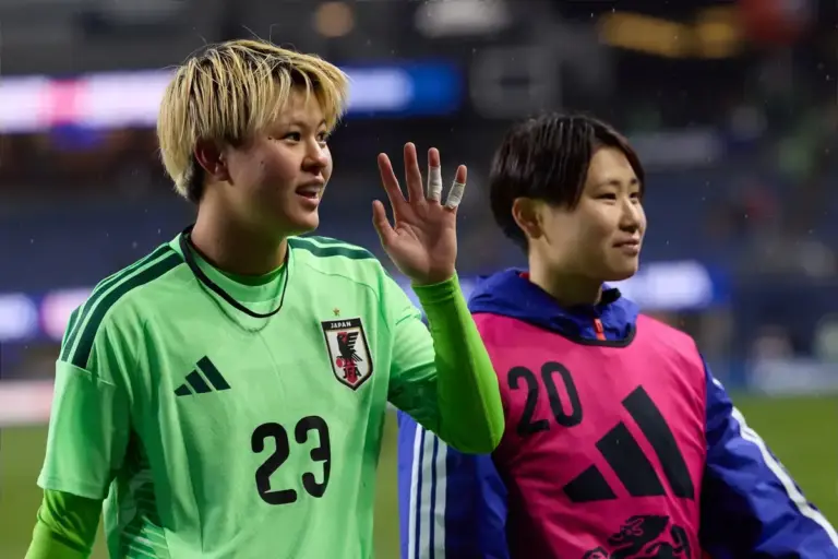 Aston Villa officially announce signing of Japan goalkeeper
