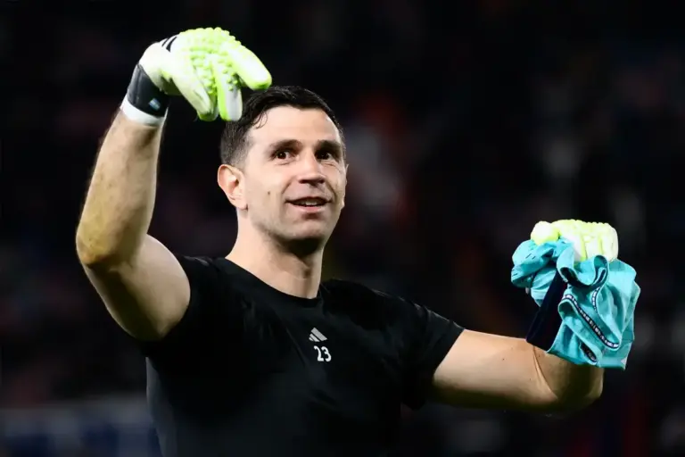 Emi Martinez’s six-word Manzambi message emerges after Villa hijack