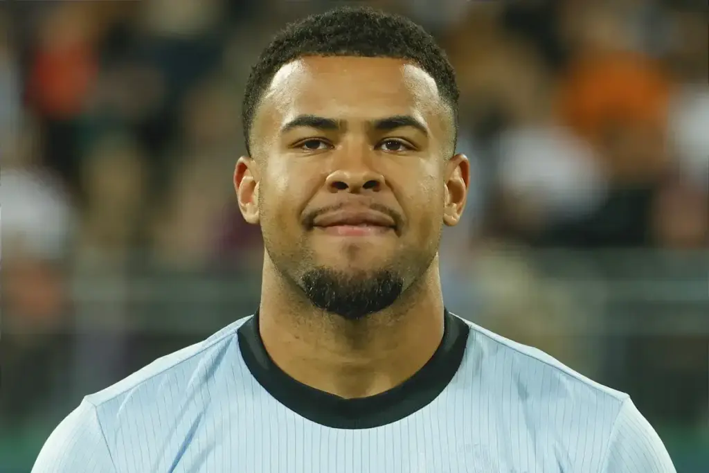 Aston Villa accelerate talks to sign €30m goalkeeper