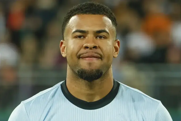Aston Villa accelerate talks to sign €30m goalkeeper