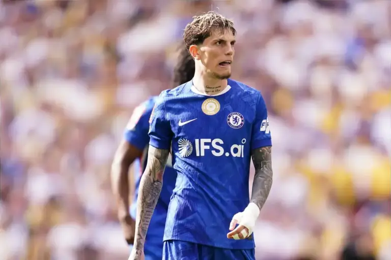 Alejandro Garnacho aims subtle Chelsea dig after Aston Villa move