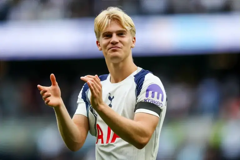 Aston Villa Target Tottenham Midfielder Lucas Bergvall For Summer Move