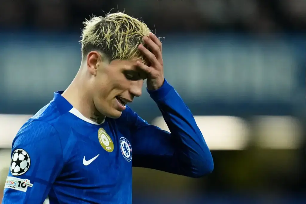 The Chelsea winger Aston Villa are holding talks to sign