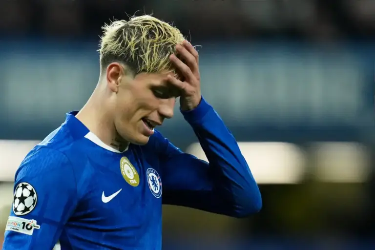 Aston Villa hold talks to sign Chelsea winger