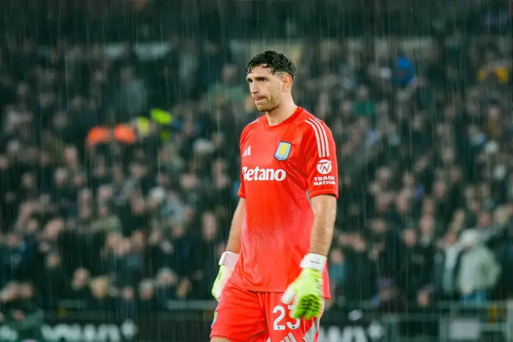 Emiliano Martinez in goal for Aston Villa amid Juventus manager warning