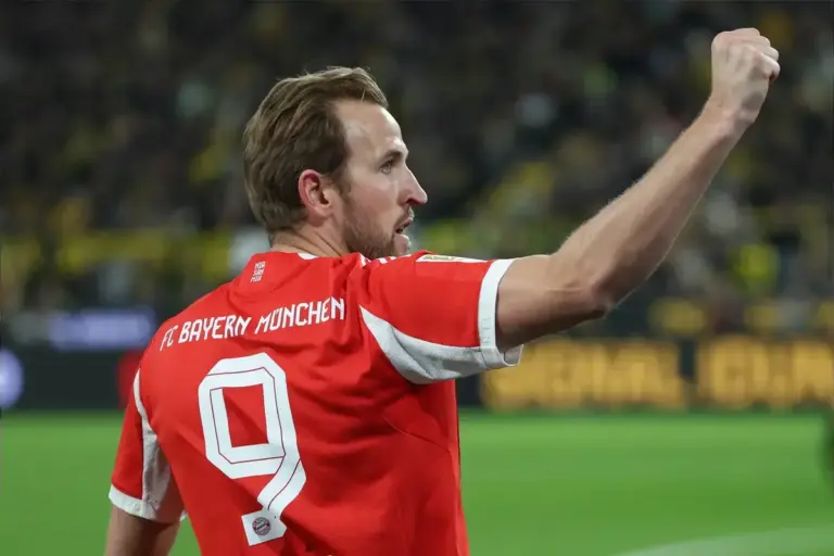 Harry Kane and Michael Olise training with the Bayern Munich squad