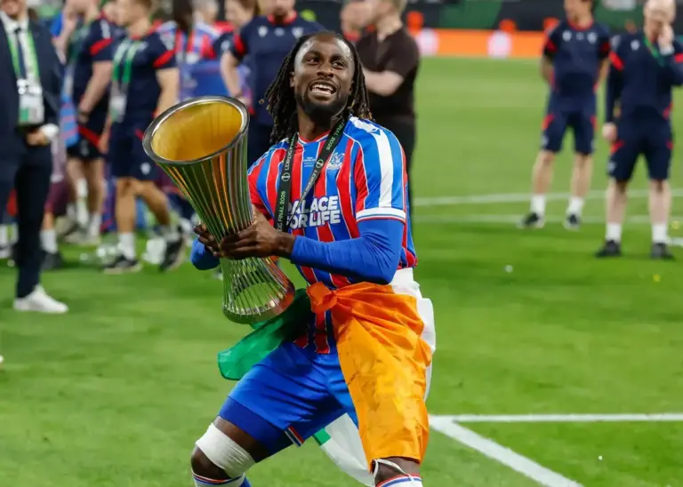 Crystal Palace advance talks to bring back £26m Aston Villa forward