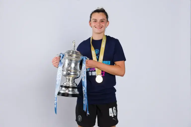Aston Villa sign Lily Murphy on loan from Manchester City