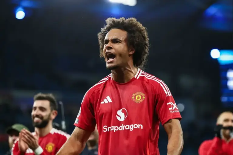 Aston Villa make Zirkzee enquiry as Watkins replacement search widens