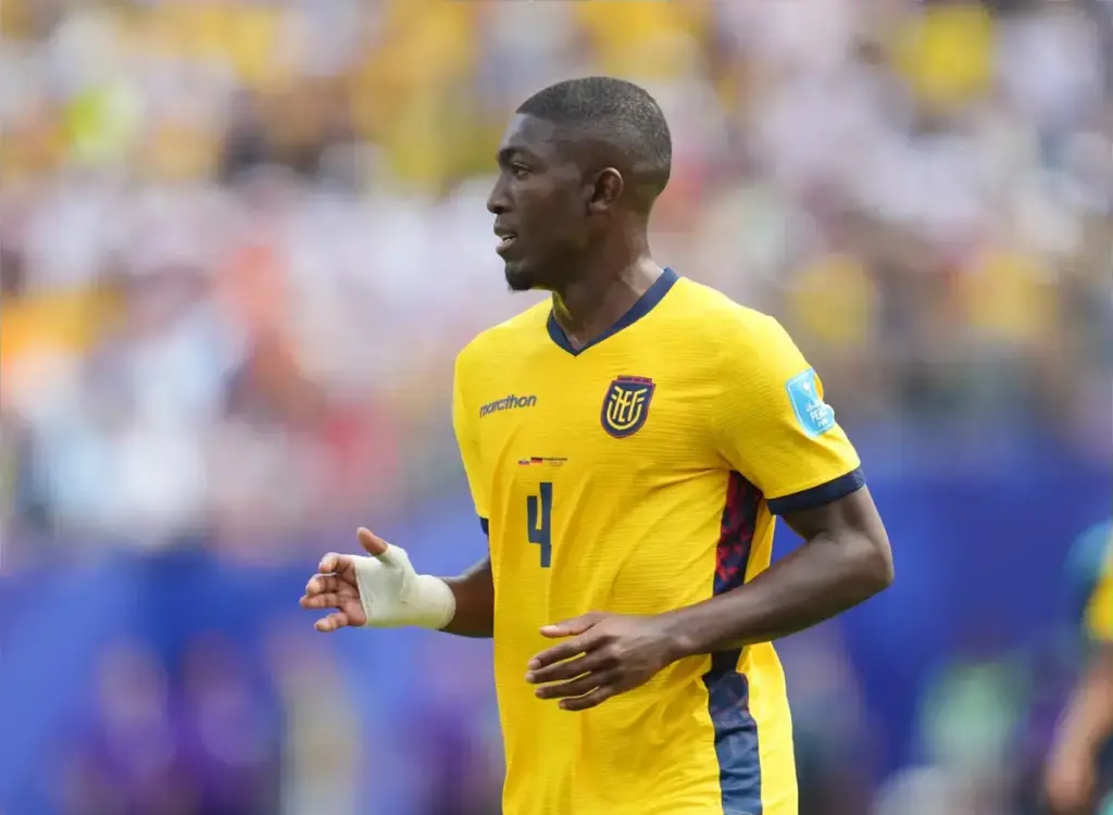 Aston Villa dealt huge Joel Ordóñez blow as Palace hijack move