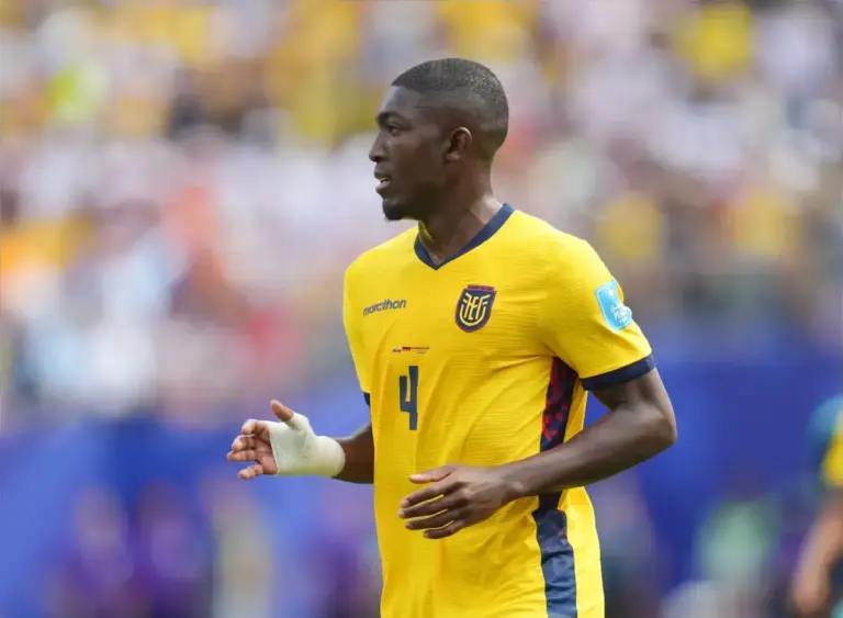 Aston Villa dealt huge Joel Ordóñez blow as Palace hijack move