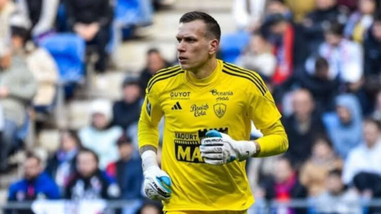Marco Bizot Aston Villa